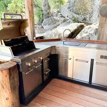 Between Mountains And Sea In Pianelli بورتو فيكشْيو